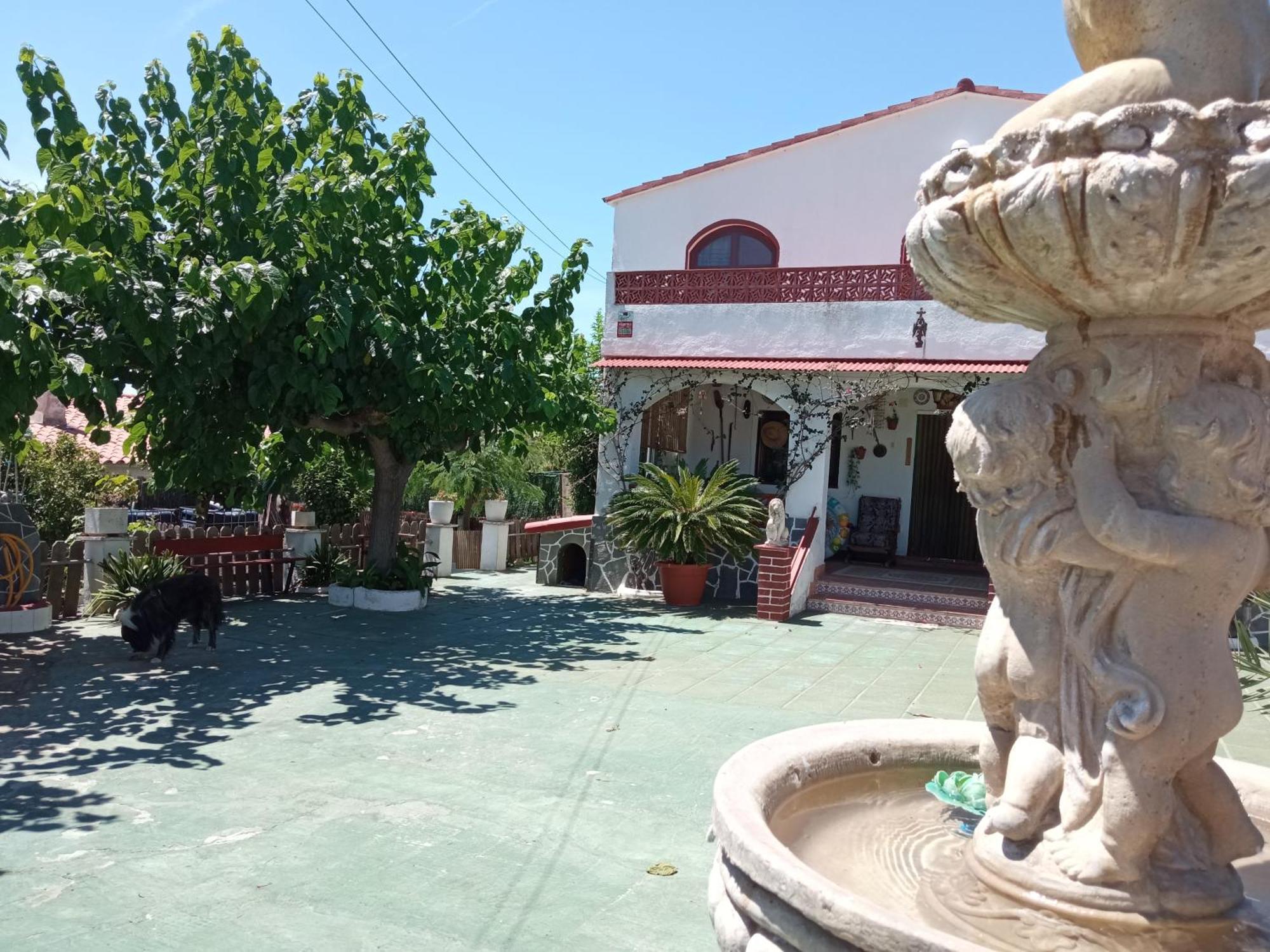 Casa Rural Cal Josefina & Tomas La Riera  Экстерьер фото